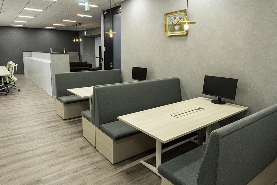 オフィスデザイン事例 株式会社トライサーブ 様 Web会議ブース&ミーティングスペース